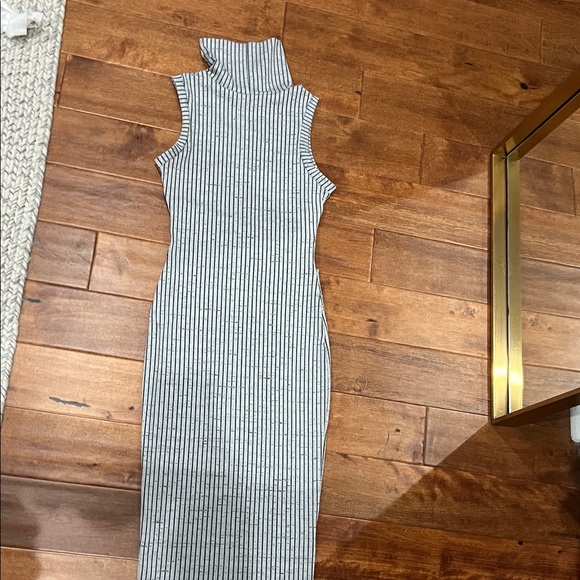 Striped Sleeveless Midi Dress - Picture 3 of 3